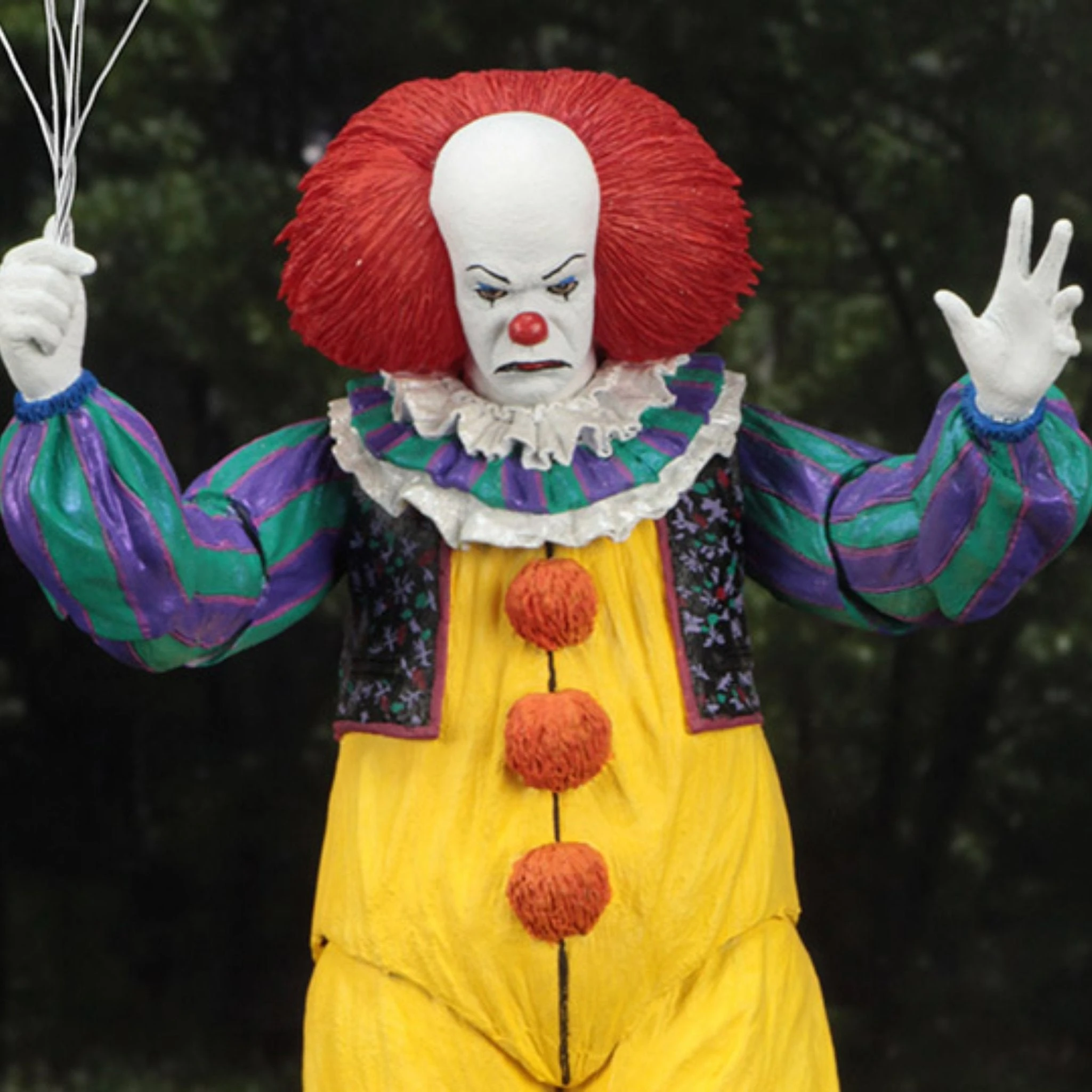 NECA IT Ultimate 7" Pennywise (1990) 3 NECA IT Ultimate 7" Pennywise (1990)