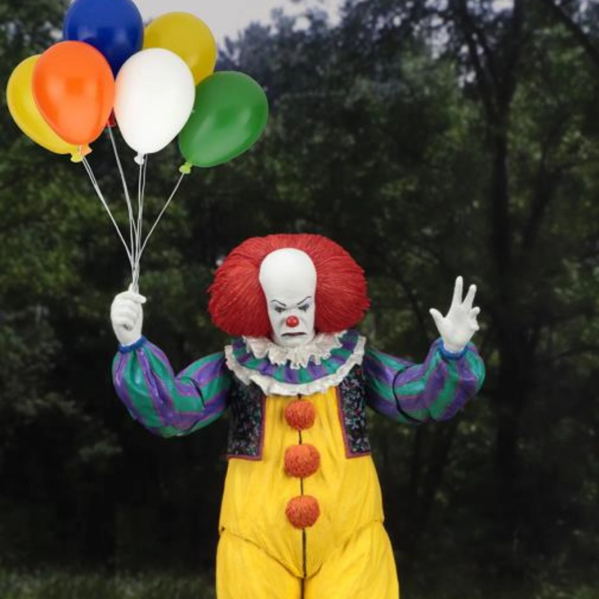 NECA IT Ultimate 7" Pennywise (1990) 5 NECA IT Ultimate 7" Pennywise (1990) - Image 3