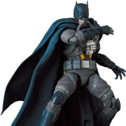 Medicom Batman: Hush MAFEX #166 Batman (Stealth Jumper Version) -Nerdzoic Sales 8 b43f3718 6c8c 418b 88a3 7842800935a4 436677
