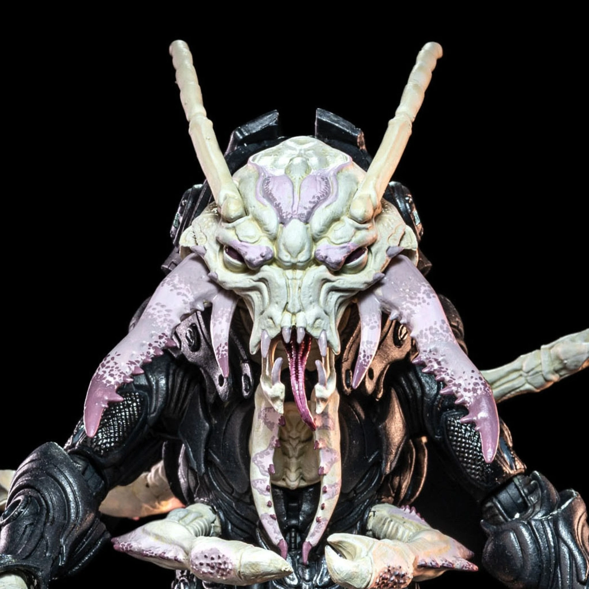 Cosmic Legion Sphexxian Mine Worker (Deluxe) 3 Cosmic Legion Sphexxian Mine Worker (Deluxe)