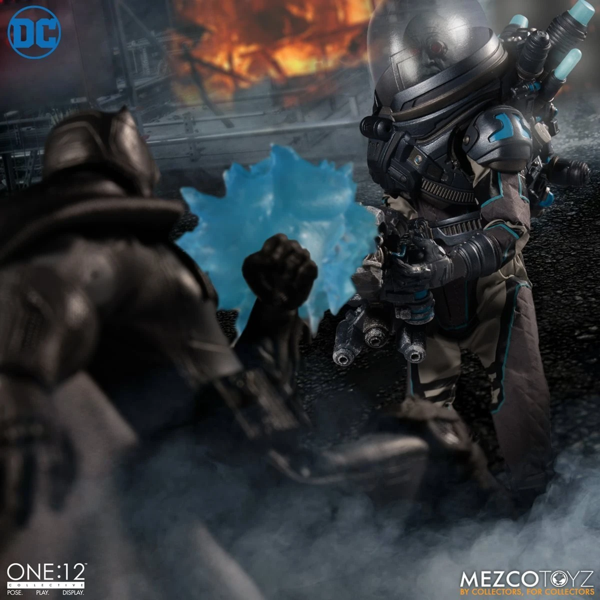 DC Comics Mezco One:12 Collective Deluxe Mr. Freeze 11 DC Comics Mezco One:12 Collective Deluxe Mr. Freeze - Image 9